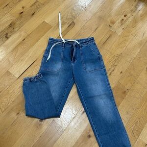 Judy Blue Ankle Cropped Blue Jeans